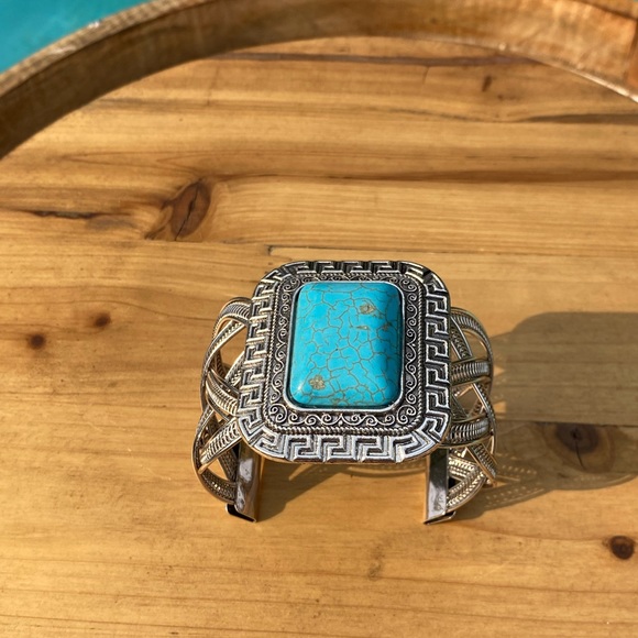 MexZotic Howlite Square Weave Cuff Bracelet - Picture 3 of 4